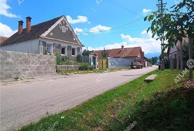 Casa cu 4 camere si 1650 mp teren in Porumbacu de Jos jud Sibiu - 2