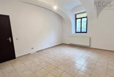 Spațiu comercial, de 38 mp, în Central - 4