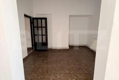 Spațiu comercial, de 1,200 mp, în Central - 3