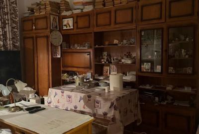 Casă cu 5 camere cu Teren 888 Mp în Central - 1