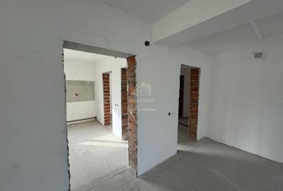 Casă cu 5 camere cu Teren 560 Mp în Central - 1