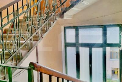 Cladire istorica, 130 mp, 4 camere-balcon si view spectaculos- Piata Romanilor - 13