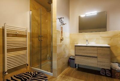 Vând casa P+2 cu gradina in cartierul Santa maria bay - 8