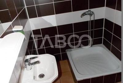 Pensiune la cheie 13 camere  15 locuri parcare si teren 3000 mp - 48