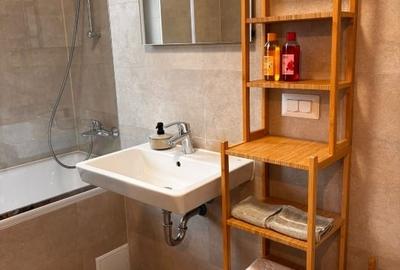Apartament cu 3 camere decomandat, mobilat în Tractorul - 3