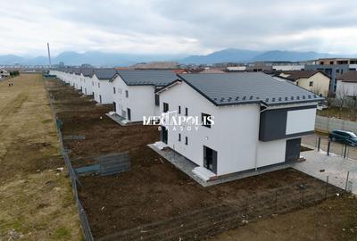 Duplex cu 4 camere cu Canalizare în Sânpetru - 19