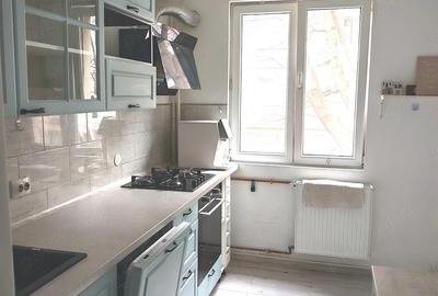 Apartament cu 3 camere semidecomandat în Berceni - 2