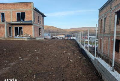 Casă cu 4 camere cu Teren 700 Mp în Baciu - 2
