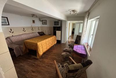 Casă cu 4 camere cu Teren 1000 Mp în Central - 1