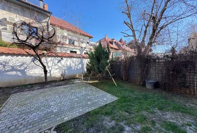 Duplex cu 10 camere cu Teren 180 Mp în Capitale - 36