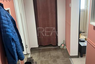 Apartament cu 2 camere semidecomandat, mobilat în 1 Mai - 7