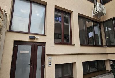 Spațiu comercial, de 550 mp, în Central - 6