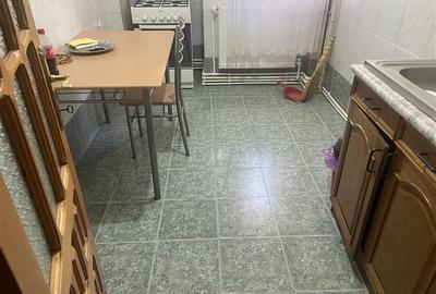 Apartament 3 camere , zona ultracentrala-Primaria Focsani ,etaj 2/8 ,decomandat - 3