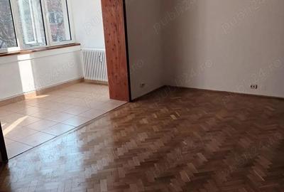 Apartament cu 3 camere decomandat în Central - 1