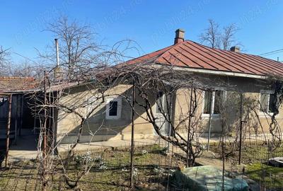 Casă cu 4 camere cu Teren 754 Mp în Central - 1