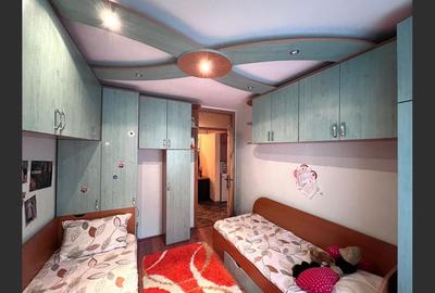 Apartament spatios ,decomandat 4 camere, etaj 2, Reșița. - 2