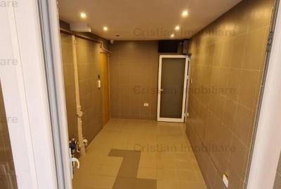 Apartament cu 3 camere semidecomandat în Calea Galați