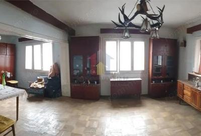 Zona Grivitei-Pta Mare Vila P+1, 6 camere, 2 bai teren 242mp deschidere 10 m la strada - 1