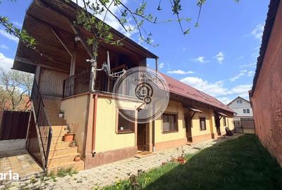 Casă cu 5 camere cu Teren 562 Mp în Hălchiu - 1