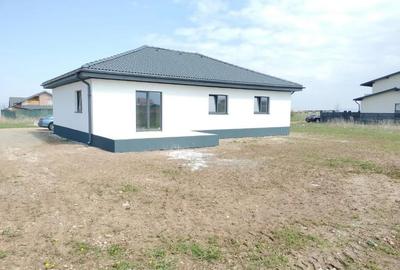 Casă cu 4 camere cu Teren 350 Mp în Tărlungeni