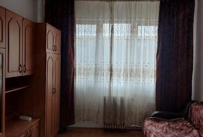 Garsonieră decomandată în Tractorul