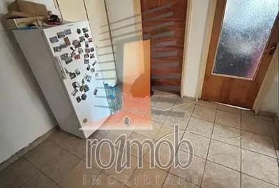 Apartament cu 4 camere semidecomandat în Tei