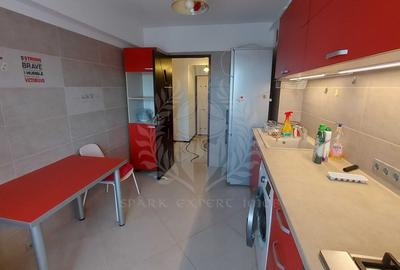 // 3 CAMERE// MALU ROSU// - 3