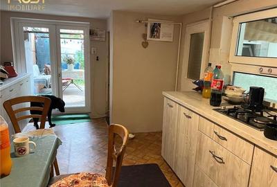 Casa la curte, central, Decebal - 9