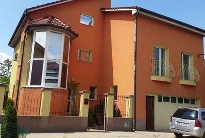Casă cu 4 camere în Intim - 1