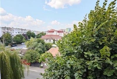 Vanzare apartament 2 camere, zona Scriitorilor, etajul 3/4 - 2