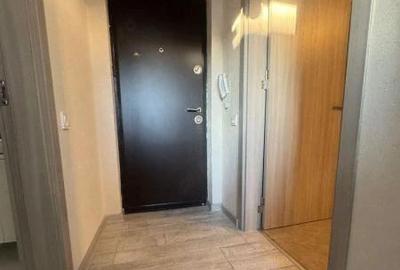 Garsonieră decomandată în Apărătorii Patriei