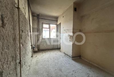 Apartament cu 2 camere decomandat în Valea Aurie - 6