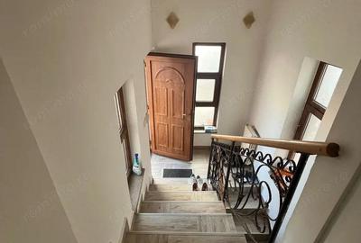 Casă cu 6 camere cu Teren 250 Mp în Central