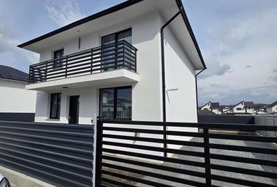 Casă cu 4 camere cu Teren 110 Mp în Șcheia