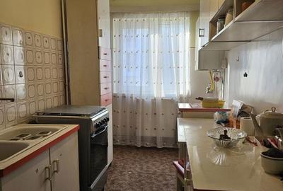 Apartament cu 3 camere decomandat în Vasile Aaron - 3