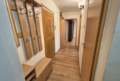 Vanzare apartament 2 camere decomandat etaj intermediar  Str.Carpatilor - 24