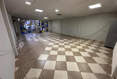 Spațiu comercial, de 80 mp, în Central - 4