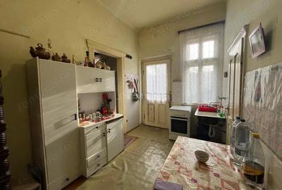 Apartament cu 3 camere nedecomandat în Central