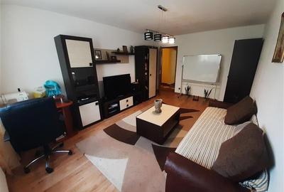 Apartament cu 2 camere decomandat în Micro IV - 2