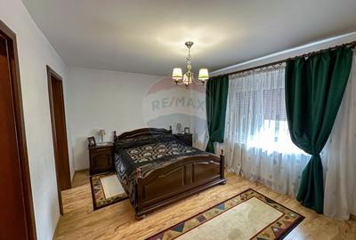Vila de vanzare pe Str.Strugurilor/Terezian - 8