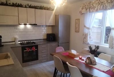 Casa p+m deosebita, curte amenajata, zona centrala-lumina - 9