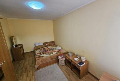 Apartament cu 2 camere semidecomandat, mobilat în Micro I - 15
