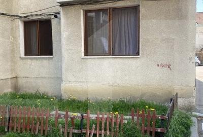 Apartament de vanzare, cu 3 camere, zona centrala - 2