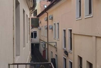 Apartament cu 2 camere nedecomandat în Centrul Istoric