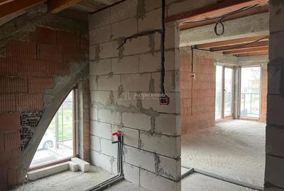 Casă cu 6 camere cu Teren 428 Mp în Coșteiu - 1