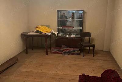 Casă cu Teren 1100 Mp în Alunișu - 1