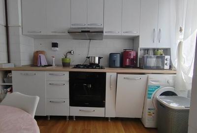 3 camere - zona Han - etaj 3/4 - decomandat - 63 mp - balcon - 2