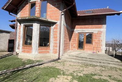 Casă cu 3 camere cu Teren 2083 Mp în Ciumeghiu - 2