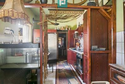 Locuin?a multifamiliala sau investi?ie - 2 corpuri - 8