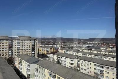 Apartament cu 3 camere decomandat în Micro 4 - 12